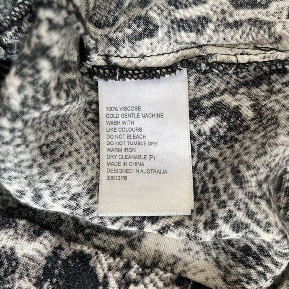 Bardot Romper XS Black Ivory Snake Reptile Print Sleeveless Pockets Women's - Picture 14 of 14